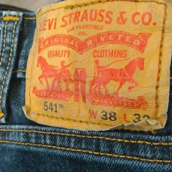 Levis - Picture 3 of 3